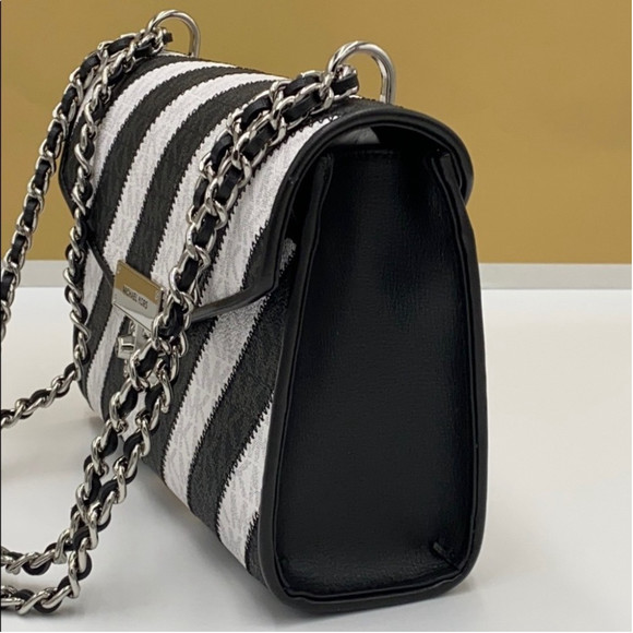 MICHAEL KORS ROSE MEDIUM FLAP SHOULDER BLACK - Picture 7 of 16